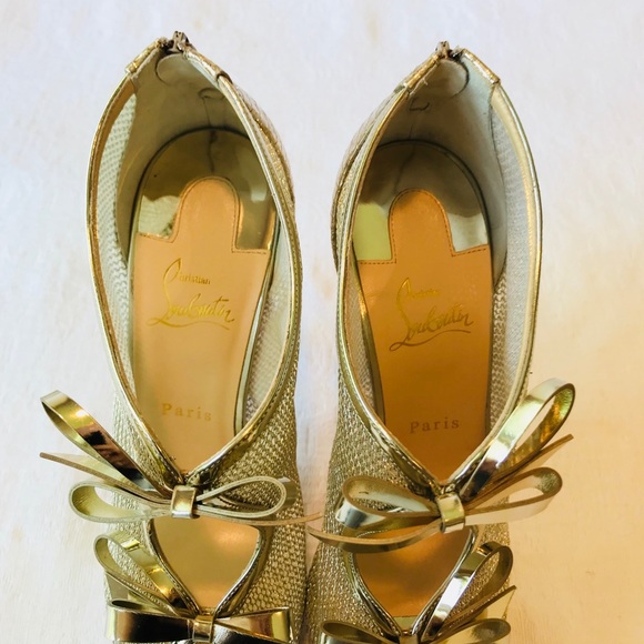 CHRISTIAN LOUBOUTIN*US 6.5**Gold Bow Heels*$1195 - Picture 5 of 8